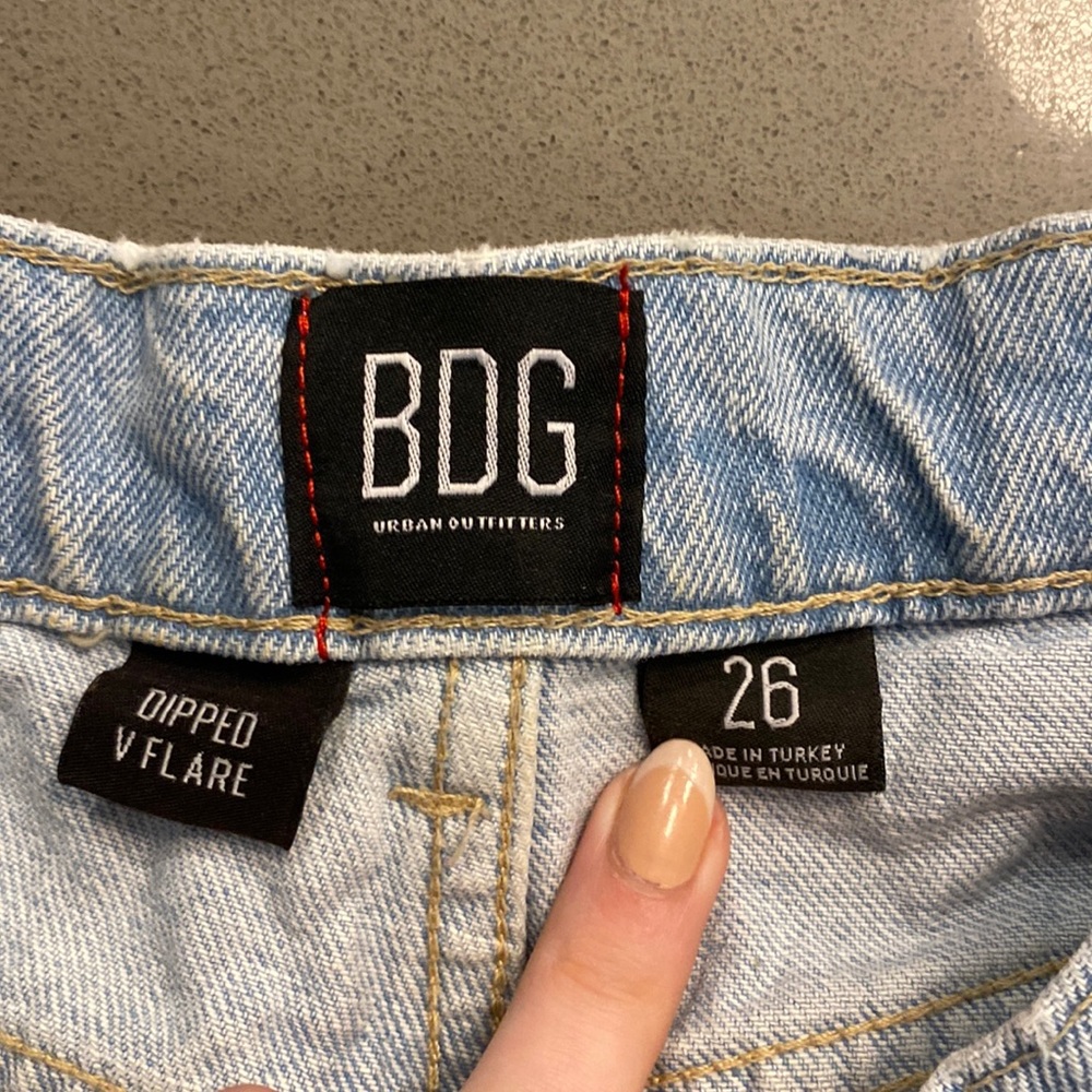 UO BDG Dipped V Flare — 26